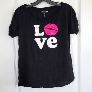 🖤 Betsey Johnson Performance shirt